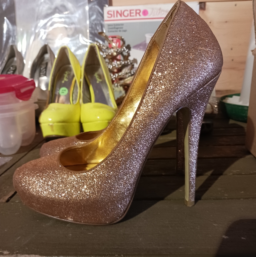 Elegant Glittery Gold Women's Heels